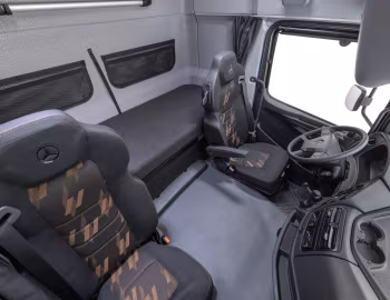 Interior Mercedes-Benz Axor 2545 tractor [Brazil] '2025–????
