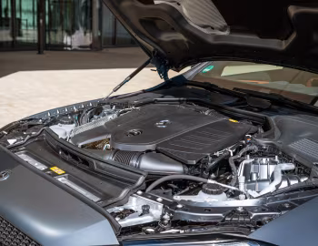 Sous la capuche Mercedes-Benz C 300 e AMG Line [Worldwide] (W206) '2021–pr.