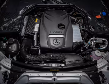 Bajo el capó Mercedes-Benz C 300 e AMG Sport [Thailand] (W205) '06.2020–11.2022