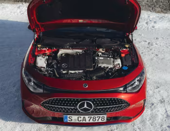 Bajo el capó Mercedes-Benz CLA 200 4MATIC Progressive [Worldwide] (C178) '2025–pr.