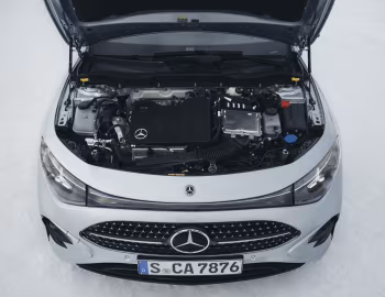 Bajo el capó Mercedes-Benz CLA 220 4MATIC AMG Line [Worldwide] (C178) '2025–pr.