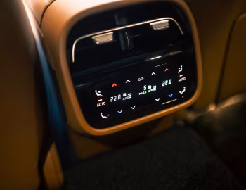 Interior Mercedes-Benz E 220 d AMG Line "Sport Night Edition" [Japan] (W214) '2026