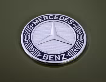 Logotipo Mercedes-Benz G 450 d "Stronger Than the 1980s" (Br.463) '2025