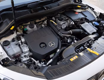 Bajo el capó Mercedes-Benz GLA 250 e [Australia] (H247) '2025–pr.