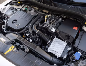 Bajo el capó Mercedes-Benz GLA 250 e [Australia] (H247) '2025–pr.