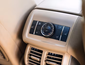 Interior Mercedes-Benz R 63 AMG [UK-spec] (W251) '2006–07