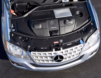Под капотом 2010–11 Mercedes-Benz ML 450 Hybrid [North America] (W164) '2009–11