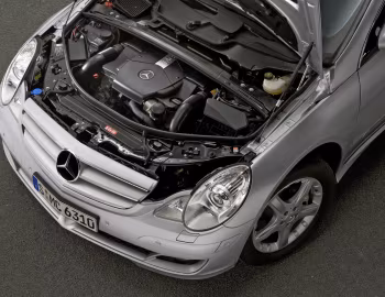 Bajo el capó Mercedes-Benz R 500 [Worldwide] (W251) '2005–10