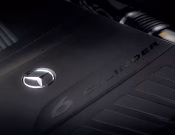 Bajo el capó Mercedes-Benz S 500 4MATIC lang AMG Line [Japan] (V223) '2021–pr.