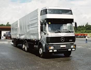 Mercedes-Benz 2433 L mit Wechselbrückenaufbau (Br.653) '1988–????