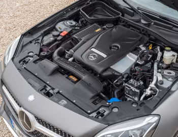 Sob o capô Mercedes-Benz SLC 300 AMG Line [Worldwide] (R172) '2016–20