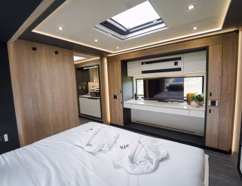 Interior Mercedes-Benz Actros STX 4 Pop-Out Motorhome '2023