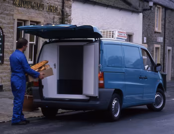 Mercedes-Benz Vito 110 CDI Refregirator Van [UK-spec] (Br.638) '1999–2003