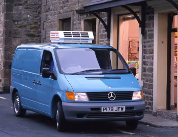 Mercedes-Benz Vito 110 CDI Refregirator Van [UK-spec] (Br.638) '1999–2003