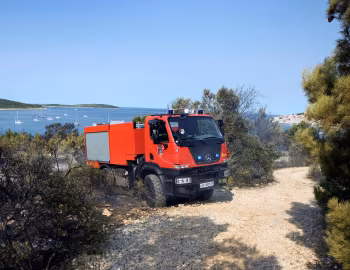Mercedes-Benz Unimog U 20 Tanklöschfahrzeug Ziegler TLF 10 '2009–13