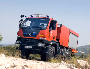 Mercedes-Benz Unimog U 20 Tanklöschfahrzeug Ziegler TLF 10 '2009–13