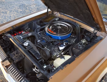 Sob o capô 1967 Mercury Cougar (91)