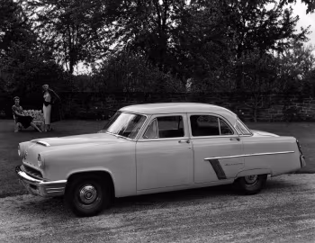 1952 Mercury Custom 4-door Sedan (73B)