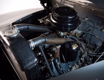 Sob o capô 1947 Mercury Eight Station Wagon (79M 79)