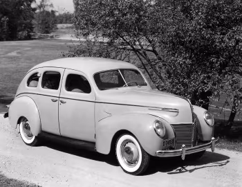 1939 Mercury Eight Town Sedan (99A 73)