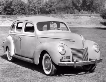 1939 Mercury Eight Town Sedan (99A 73)