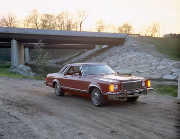 1976 Mercury Monarch Ghia 2-door Sedan (38 66K)