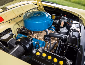 Sob o capô 1956 Mercury Montclair Convertible (76B)