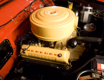 Sob o capô 1955 Mercury Montclair Convertible (76B)