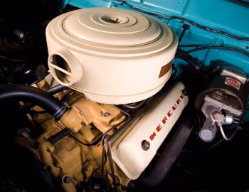 Sob o capô 1955 Mercury Montclair Hardtop Coupe (64A)