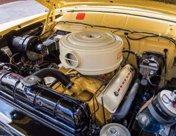 Sob o capô 1955 Mercury Montclair Sun Valley Hardtop Coupe (64B)