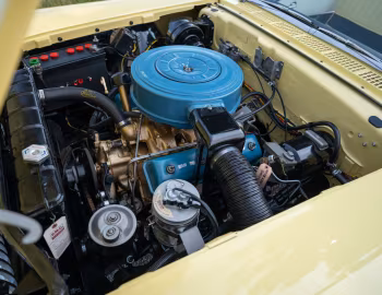 Sob o capô 1957 Mercury Monterey Convertible (76A)