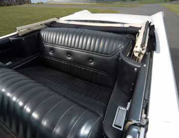 Інтер'єр 1959 Mercury Park Lane Convertible (76C)