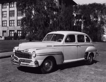 1947 Mercury Eight Town Sedan (79M 73)