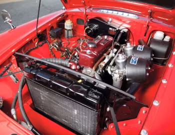 Sob o capô 1963–67 MGB Roadster [North America] '1962–67
