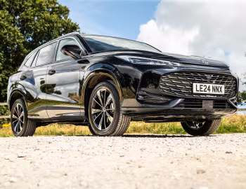 MG HS SE [UK-spec] '2024–pr.