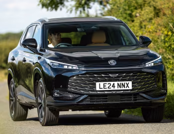 MG HS SE [UK-spec] '2024–pr.