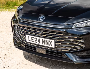 MG HS SE [UK-spec] '2024–pr.