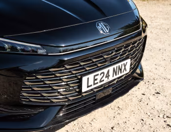 MG HS SE [UK-spec] '2024–pr.