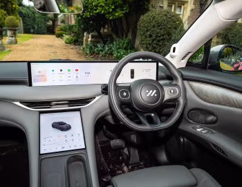Painel frontal MG IM6 [UK-spec] '2025–pr.