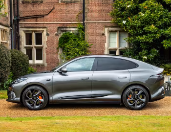 MG IM6 [UK-spec] '2025–pr.