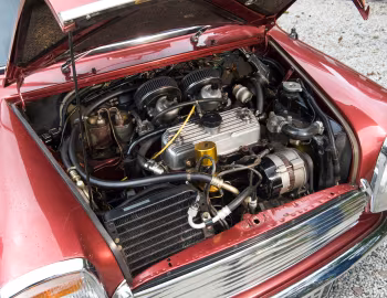Пад капотам Wood & Pickett Magrave Mini Saloon '1970