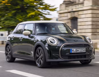 MINI Cooper 5-door "Resolute Edition" [Worldwide] (F56) '2022–pr.