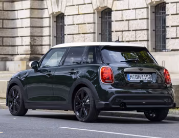 MINI Cooper 5-door "Resolute Edition" [Worldwide] (F56) '2022–pr.