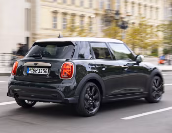 MINI Cooper 5-door "Resolute Edition" [Worldwide] (F56) '2022–pr.