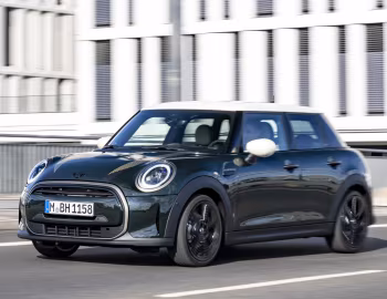 MINI Cooper 5-door "Resolute Edition" [Worldwide] (F56) '2022–pr.