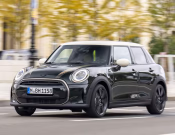 MINI Cooper 5-door "Resolute Edition" [Worldwide] (F56) '2022–pr.