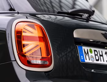 MINI Cooper 5-door "Resolute Edition" [Worldwide] (F56) '2022–pr.