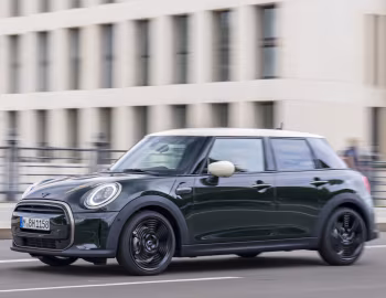 MINI Cooper 5-door "Resolute Edition" [Worldwide] (F56) '2022–pr.