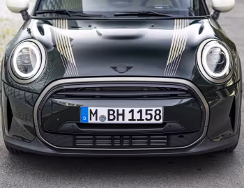 MINI Cooper 5-door "Resolute Edition" [Worldwide] (F56) '2022–pr.