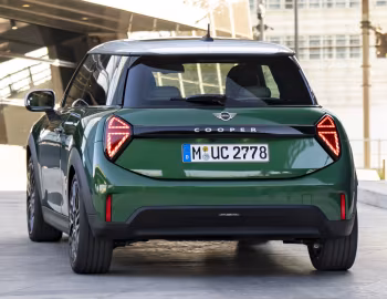 MINI Cooper C Favoured Trim [Worldwide] (F66) '2024–н.в.